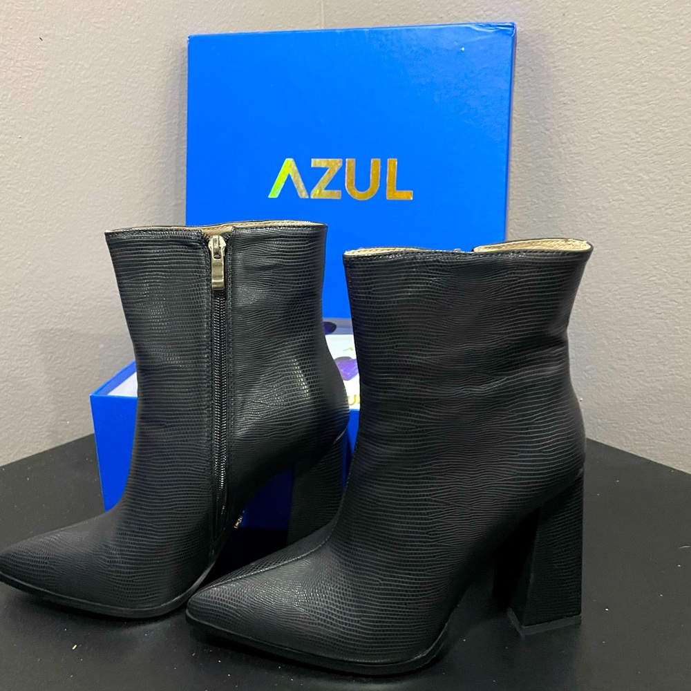 AZUL exclusive boots. Never been worn. Real leather.